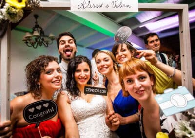 Photo boot con sposi e invitati