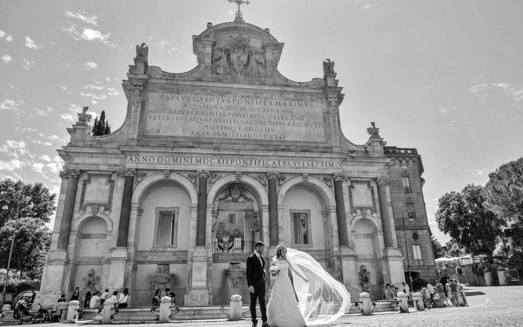 Sposi con lo sfondo del fontanone al Gianicolo