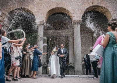 Lancio del riso davanti la chiesa di Santo Stefano Rotondo