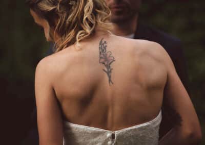 Tatuaggio sulla schiena della sposa